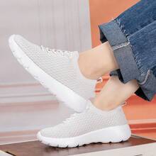 男士新款轻便透气网面运动鞋，米色时尚休闲鞋，舒适大码男士乐福鞋