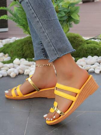 女士坡跟凉鞋，时尚交叉绑带坡跟凉鞋；休闲舒适沙滩凉鞋
