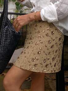 Livesso 女士优雅亮片装饰紧身迷你裙，秋冬季女士嘉年华裙装 - 金色 - 查看 4