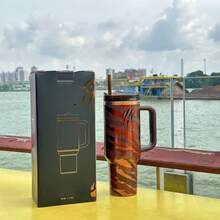 [Main Image Style]Say Goodbye To Frequent Refills! Unique Bottle Design With Pattern. 40oz. Large Capacity Straw Cup. Suitable For Car Use, Office, Fitness, And Outdoor Activities. Long-Lasting Cold Preservation. Leak-Proof And Non-Splash. Elegant Appearance.The Top Choices For Holiday Gifts: Souvenirs Or (For Oneself/Family And Friends), Handcrafted Presents, Graduation Gifts, Valentine's Day Gifts, Halloween Gifts, Christmas Gifts, Thanksgiving Gifts, Birthday Gifts And New Year Gifts. - Multicolor - View 3