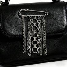 复古链条流苏安全别针胸针，百搭配饰，可搭配各种服装，彰显个性，是派对、购物和自拍的理想之选，也是送给朋友的精美小礼物，更是情侣间的甜蜜点缀——送给她/他。