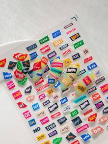 Ein retro-amerikanischer Nagel-Aufkleber mit erhabener Textur, Y2K-Collagen-Stil, mit bunten Textfragmenten, alltäglicher Umgangssprache, Internet-Schlagwörtern und anderen Elementen, geeignet für persönliches DIY und die Erstellung eines retro-Subkultur-Nagellook - Verschiedenfarbig - Übersicht 9