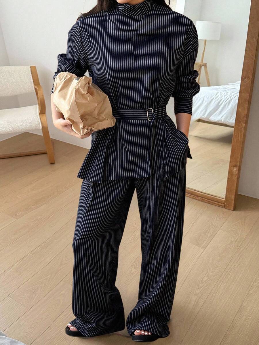 DAZY Bộ 2 món áo thun tay dài cổ cao thắt eo và quần sọc rộng rãi cho nữ mùa thu - Màu xanh hải quân - Xem 1