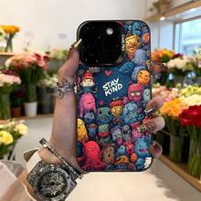 Cubierta de telefono con diseño de monstruos coloridos azul oscuro con texto STAY KIND para uso diario y regalos Aplicable a los teléfonos de la serie Apple y Galaxy - Blanco - Ver 3