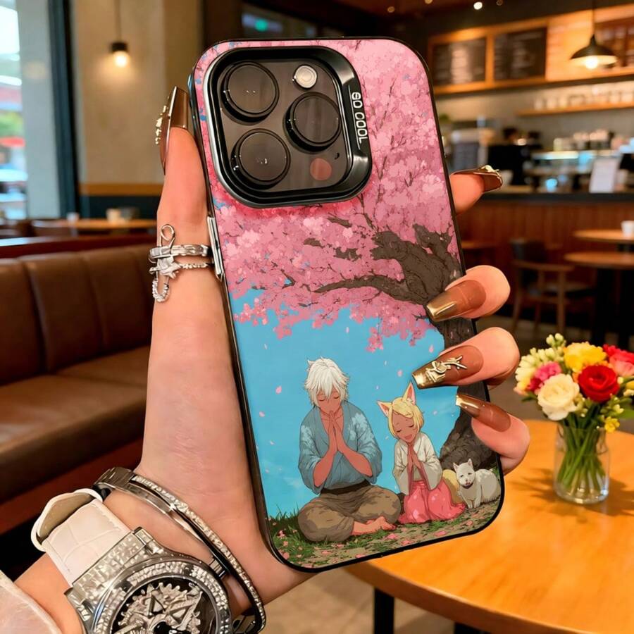 Cubierta de telefono con diseño de flores de cerezo y personajes anime rosa para iPhone 14 Pro Max funda protectora con ilustracion de pareja bajo arbol en flor ideal para uso diario en cafeterias y salas de estar - Negro - Ver 1