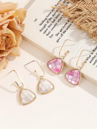 FANYINAN 时尚简约几何三角贝壳女士耳环，粉白网格图案，极简时尚风格，适合日常和派对佩戴的时尚耳环