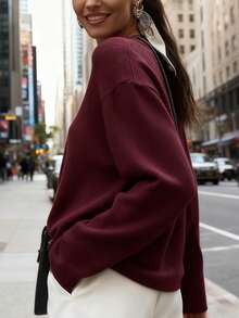 新款女装纯色圆领长袖薄款设计，时尚优雅秋冬款式，内搭羊毛套头衫