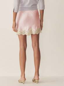 Ladies' Summer Skirt, With Delicate Lace Trim At The Hem, Adding A Feminine Touch. The Elegant Mini Skirt Design Creates A Graceful Figure That Is Suitable For Various Occasions. Smooth And Delicate Touch, Premium Texture. Suitable For Daily Leisure, Parties, Streets, Beaches, And Gatherings In Summer, Easy To Handle In Multiple Occasions. - 粉色 - 查看 4