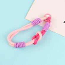 这款马卡龙色化妆包采用便捷的提手设计，非常适合旅行携带。它由柔软的绗缝泡沫面料制成，空间宽敞，并配有时尚的拉链和格子图案。这款便携式化妆包包含一个抽绳和一个可爱的零钱包，还可以用作珠宝收纳包、化妆刷收纳包和口红收纳包。 - 彩色 - 查看 17