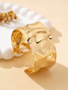 女士时尚宽手镯，波西米亚风格，简约流畅，优雅饰品，适合日常佩戴和度假。