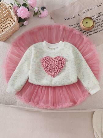 2 piezas Conjunto de vestido de princesa para niñas jóvenes con blusa de manga larga tejida con decoración de flores 3D y corazones, camiseta esponjosa y falda de malla con volantes, conjunto de ropa dulce para otoño/invierno