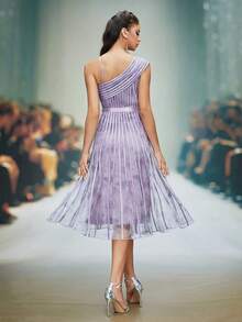 Vestido de noche de alta gama con efecto de drapeado, tela de red estampada y tirantes asimétricos - Púrpura malva - Ver 2