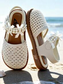 2024 Summer New Girls Princess Style Sweet Lace Hollow Pearl Bow Hook And Loop Sandals, Beige Faux Leather Lace Material Breathable Comfortable Easy To Wear, Essential For Daily Wear, Campus, Party, Summer Outings, Popular Trending Girls Sandals, Fashionable Design Children Princess Sandals, Soft Sole Non-Abrasive, Ideal Holiday Gift Sandals - Beige - View 2
