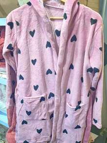 Women's Thick Flannel Bathrobe With Heart Print, Warm And Cozy. Double-Sided Fleece Hooded Bathrobe, Long Sleeve Sleepwear, Suitable For Bathroom, Bedroom, And Home Wear, Ideal For Keeping Warm In Winter.