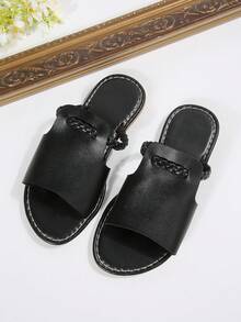 A Pair Of Children's Sandals, 2026 Summer New Style, Fashionable And Versatile, Round-Toed Flat, Anti-Slip, Black, Gold, White, Woven, To Wear On The Beach Outside Sandals - Black - View 2