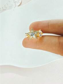 1 Pair Elegant Minimalist Gold Star Themed Clip-On Earrings, Inlaid Synthetic Cubic Zirconia, Suitable For Daily And Party Wear, Silver Copper Clip-On Earrings For Women, Non-Piercing Fashion Jewelry, Ideal For Thanksgiving, Suitable For All Seasons - Gold - View 1