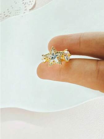 1 Pair Elegant Minimalist Gold Star Themed Clip-On Earrings, Inlaid Synthetic Cubic Zirconia, Suitable For Daily And Party Wear, Silver Copper Clip-On Earrings For Women, Non-Piercing Fashion Jewelry, Ideal For Thanksgiving, Suitable For All Seasons