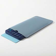 1个纯色键盘保护套，轻便易携无线机械键盘包，柔软内衬键盘收纳袋，防刮耐磨，时尚美观，可兼作鼠标垫，兼容K380，多种颜色可选