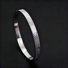 Nuevo brazalete con broche de acero inoxidable, brazalete de lujo de moda, brazalete con forma de huevo grabado y sin decoloración - Plateado - Ver 4