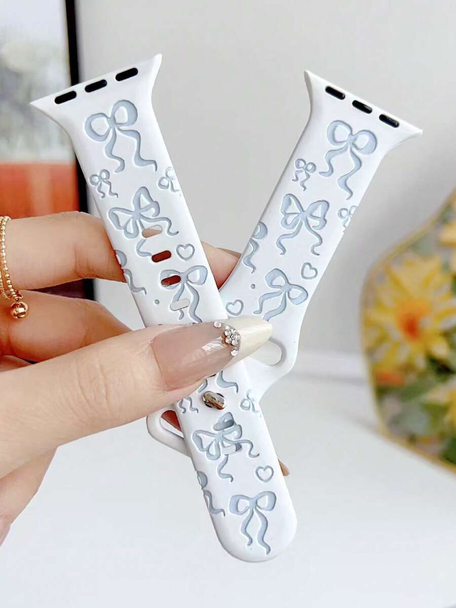 1条女士可爱蝴蝶结双色雕刻硅胶表带，带蝴蝶结装饰，兼容 38/40/41/42/44/45/46/49毫米，以及 Ultra2/SE/11/10/9/8/7/6/5/4/3/2/1系列。这是一款时尚精致的女士智能手表配件，适合运动和日常休闲佩戴，质地柔软舒适。 - 白藍色 - 查看 1