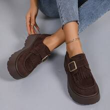 女士流苏坡跟厚底鞋，今年最流行的款式，搭扣流苏复古英伦风增高乐福鞋，厚底麂皮鞋，适合音乐节、T台、派对和日常穿着。 - 深棕色 - 查看 6