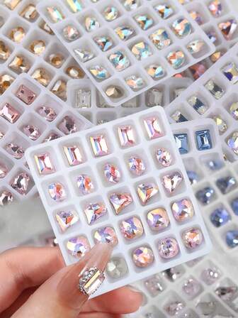 Caja de 25 piezas de Cristales de Rhinestones para Decoración de Uñas, Incluye Forma de Hacha, Cuadrado, Mariposa, Multicolor Blanco, Rosa, Azul Diamante. Accesorios de Arte de Uñas Hechos a Mano para Manualidades DIY