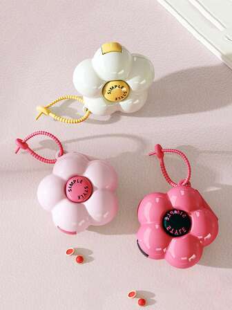 1个便携式多巴胺风格花卉药盒兼多功能收纳盒，一款充满活力的装饰艺术药盒，配备便于携带的吊带式药盒，多功能多格密封包装收纳盒，便携式旅行药盒和珠宝密封收纳盒