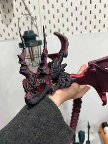 1件2026新款3D打印夜光水晶龙，带翅膀，逼真可动关节，渐变桌面摆件，男孩玩具，精致生日礼物，节日派对礼品；1件3D打印迷人甲龙雕像，黑红配色，PLA材质，无需电池，夜光系列需阳光或紫外线灯照射才能发出彩虹般的光芒，适合汽车装饰、家居及办公室装饰、客厅装饰。 - 彩色 - 查看 2