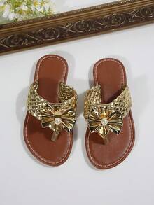 A Pair Of Children's Thong Sandals, 2026 Summer New Style, Fashionable And Versatile, Round-Toed Flat, Anti-Slip, Black, Gold, Orange, Bow, To Wear On The Beach Outside Sandals - Gold - View 2