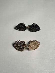 4pcs Alloy Shawl Clips, Sweater Clips, Scarf Clips. Suitable For Cardigans, Shawls, Scarves, Dresses, Etc. No Sewing Required. Simple And Practical, Retro, Elegant And Fashionable