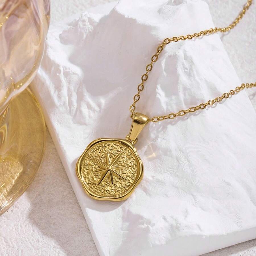 Necklace With A Geometric Moon Pendant In European And American Style, 18K Stainless Steel Collarbone Chain. - 2 - 查看 1