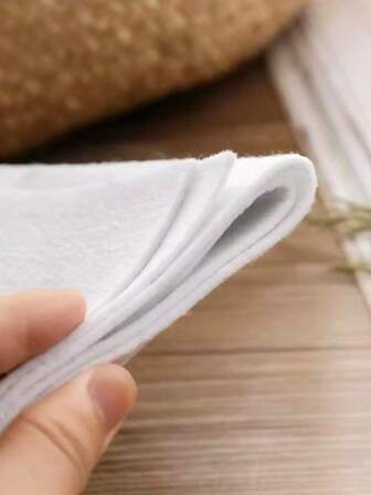 200g/M² Self-Adhesive Suitable For DIY Sewing Projects, With Collar, Cuff And Patchwork Features, White Polyester Fusible Interlining - Strong Single-Sided Adhesive, Suitable For DIY Crafts, Clothing And Wallet Making, With Lining Padding For Added Stability