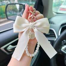 1 Beige Faux Pearl Chain Large Minimalist Fashion Bag Pendant Car Keychain Personalized Ribbon Bow Tie Pendant Suitable For Women Bag Accessories Gift Gift Accessories Decor For Teen Girls Women College Students Rookies & White-Collar Workers Car Accessories Women Key Chain Charms Wristlet Keychain Bow Keychain School Supplies Teacher Gifts Back To School Teacher Accessories Valentines - 黑色 - 查看 10