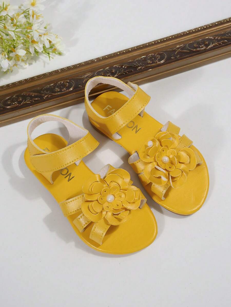 A Pair Of Children's Sandals, 2026 Summer New Style, Fashionable And Versatile, Round-Toed Flat, Anti-Slip, Orange, Red, Floral Hook And Loop Beach Outerwear Roman Sandals - Orange - View 1