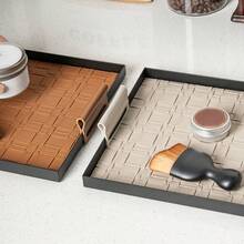 Bandeja de cuero metálico de lujo con asa - Organizador de almacenamiento de uso múltiple para tazas de café, joyas, llaves, gafas, cosméticos y talla grande | Bandejas decorativas rectangulares, cuadradas y ovaladas en beige y marrón | Ideal para el hogar, la cafetería, fiestas y regalos - Multicolor - Ver 4