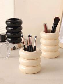 这款北欧风树脂化妆刷架可用作化妆刷架、桌面笔筒或梳妆台收纳盒。它适用于客厅、书房、卧室等各种空间。大容量设计非常适合女生，也可以作为圣诞礼物送给女朋友。 - 彩色 - 查看 2