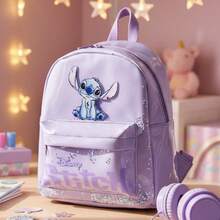 这款背包是返校季的完美之选。它采用聚酯纤维面料，饰以透明闪光设计，配有拉链和可调节肩带，非常适合上学、上班、旅行和户外活动。同时，它也是馈赠朋友的绝佳礼物。