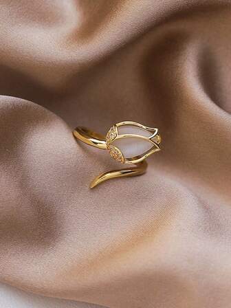 1枚铜质简约优雅猫眼石郁金香花形高端时尚戒指，适合女士日常及节日佩戴。