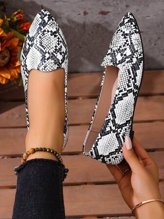 Plus Size Women's Flat Pointed Toe Slip-On Shoes, Soft Sole One-Foot Loafers, Low Heel Flat Non-Slip Casual Shoes, Fashion Lightweight Silver Solid Color Breathable Comfortable Flat Loafers, Black Work Shoes Suitable For Daily Wear