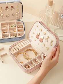 便携式天鹅绒首饰盒，大容量防尘首饰收纳盒，带可拆卸隔板，可收纳耳环、戒指、手镯、项链、珠宝、发饰及其他饰品。适合作为节日或生日礼物送给女友、女孩，也可作为母亲节惊喜礼物。 - 彩色 - 查看 3