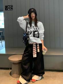 Women Vintage Portrait & Letter Print Crew Neck Sweatshirt, Casual Loose Fit Long Sleeve Top, Suitable For Spring And Autumn - Gray - View 2