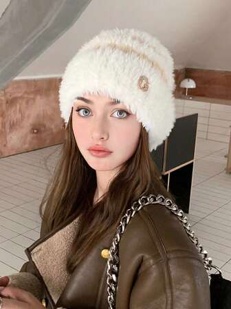 1pc Women Striped Knit Beanie Hat With G Metal Logo, Warm Thick Ear Protection Winter Hat, Cute Casual Elegant Retro Streetwear Fashion Versatile Ski Outdoor Travel Party Daily Use