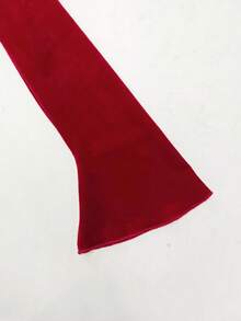 Robe de fête de vacances en velours à épaules dénudées, fines bretelles, manches évasées ajustées. Couleur bordeaux, mignonne, style Y2K, mini-jupe rouge pour le Nouvel An