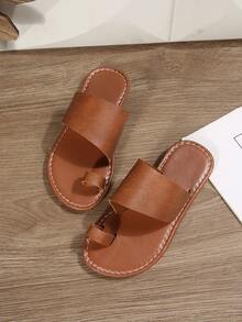 Một đôi dép xăng đan trẻ em, kiểu dáng mới mùa hè 2026, thời trang và đa năng, mũi tròn, đế bằng, chống trượt, màu đen, trắng, nâu, vàng, thích hợp mang đi biển, dép đi ngoài trời. - màu nâu - Xem 5