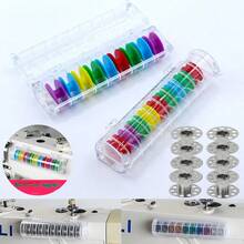 10件套通用磁性线轴收纳盒，包含9个耐用金属线轴，透明紧凑设计，方便收纳线材，兼容平缝机、双针缝纫机和老式缝纫机，是裁剪、绗缝和DIY缝纫项目的理想之选。 - 彩色 - 查看 2