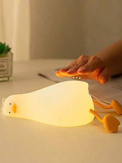 Silicone Duck Shaped Night Light, New Cute Soft Glow USB Rechargeable Touch Dimmable Cartoon Duck Lamp, LED Tap Light, Suitable For Bedroom, Entryway, Living Room, Bathroom, Dorm, Office, Bar, Fun Holiday Birthday Gift 7-Color Sleep Tap Light, USB Rechargeable, 3-Level Dimmable Soft Lighting, Portable Bedside Lamp, Suitable For Bedroom, Living Room, Camping, Lava Lamp Night Light, Small Table Lamp, Great For Room Decor, Christmas/Halloween Gift