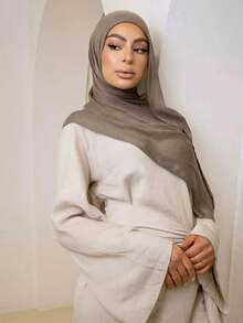 1 Stück einfarbiges, simples Viskose-Kopftuch für Frauen, Hijab-Schal, atmungsaktiv & bequem, muslimisches weiches Hijab-Accessoire mit breitem Rand, vielseitig für den täglichen Gebrauch und den Weg zur Arbeit geeignet