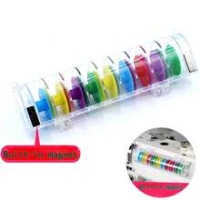 10件套通用磁性线轴收纳盒，包含9个耐用金属线轴，透明紧凑设计，方便收纳线材，兼容平缝机、双针缝纫机和老式缝纫机，是裁剪、绗缝和DIY缝纫项目的理想之选。 - 彩色 - 查看 8