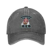 Unisex "Marry My Bed Betty" Printed Retro PVC Coated Baseball Cap - Fun Slogan Unisex Hat, Suitable For Hiking, Fishing, Carnival, Easter, And Costume Parties (Machine Washable) - Date Everything Design - 灰色的 - 查看 5