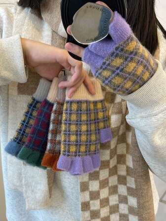 1 双女士休闲撞色格子保暖手套，针织露指手套，适合驾驶、骑行，秋冬季+冬季装备+手套熊+圣诞节